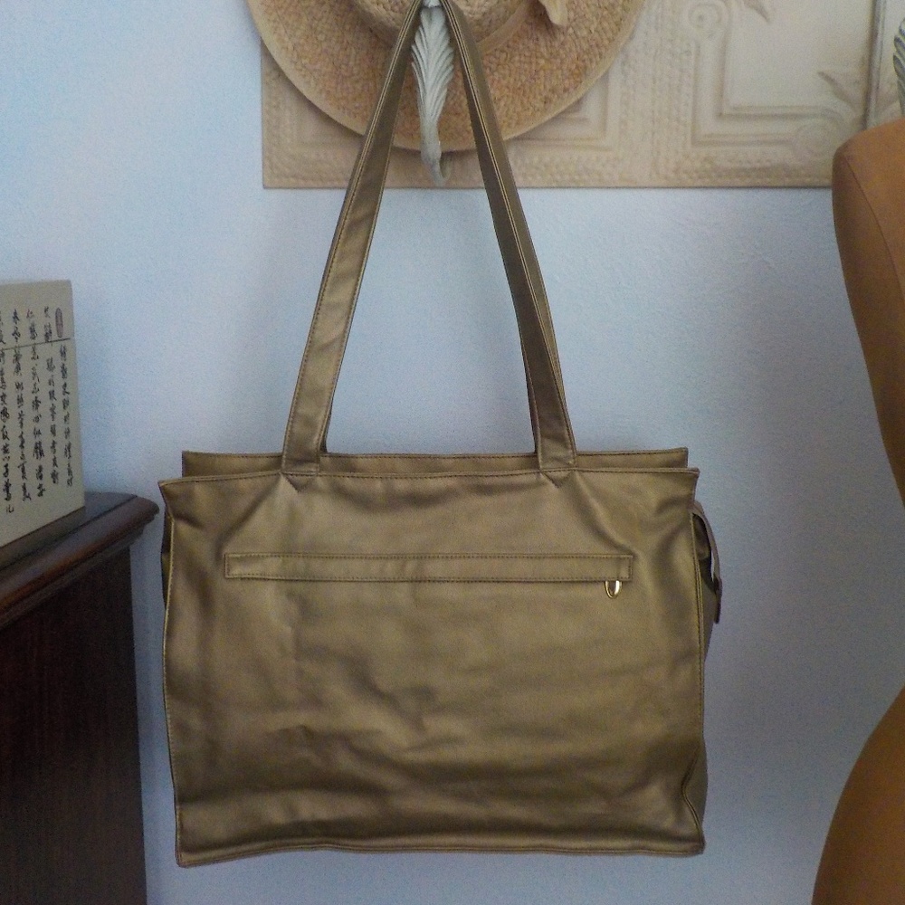 Large Tote With Awesome Inside Sections - image 2